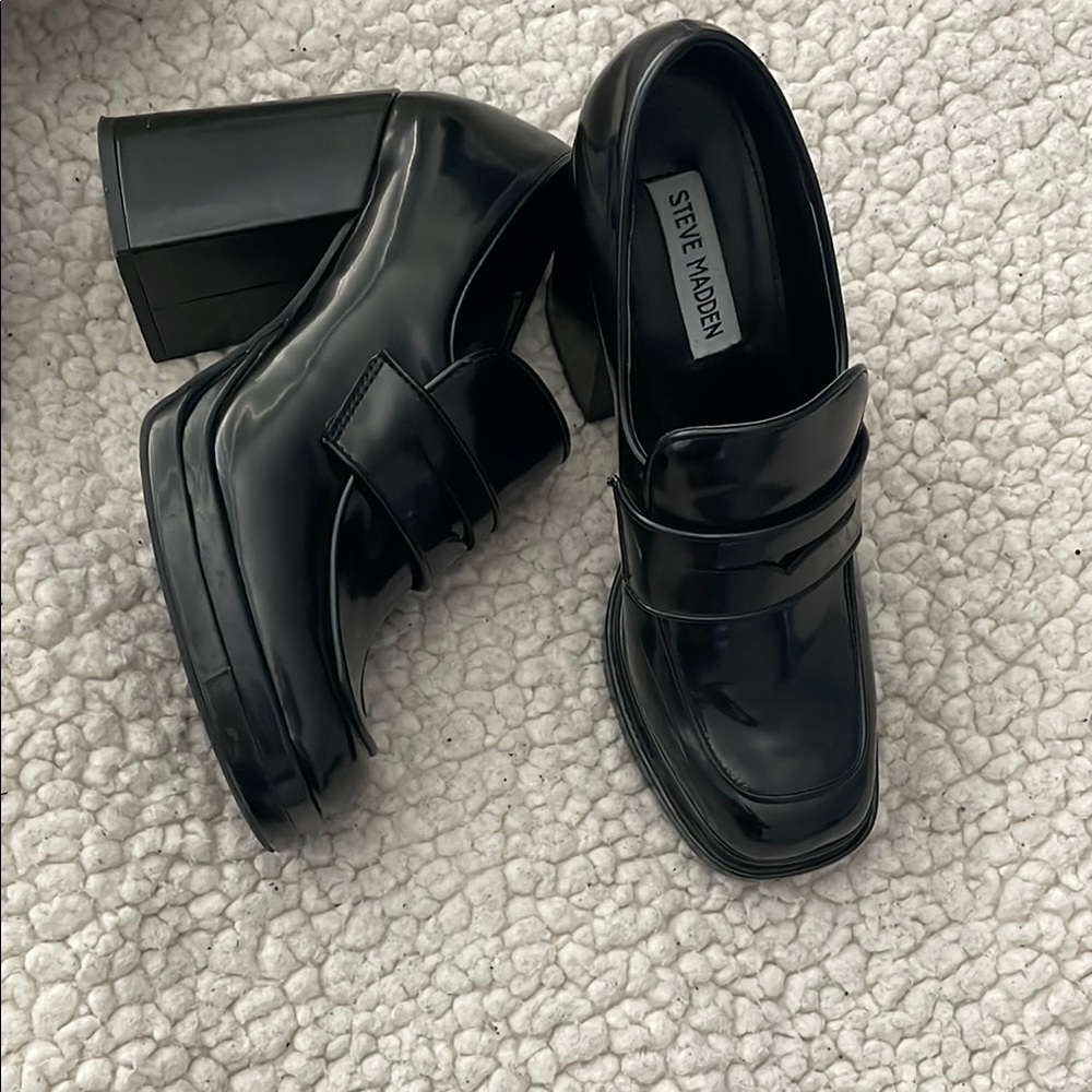 Steve Madden Black Leather Flats with Platform Sole